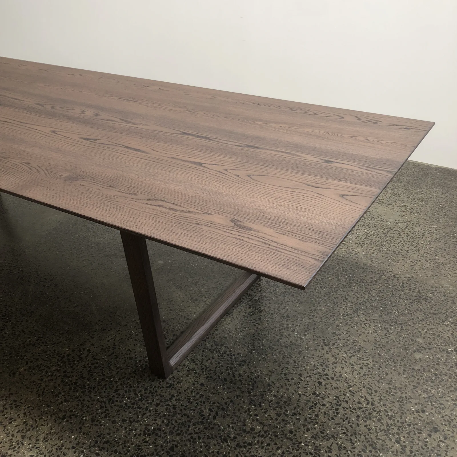 Nina Table view 2