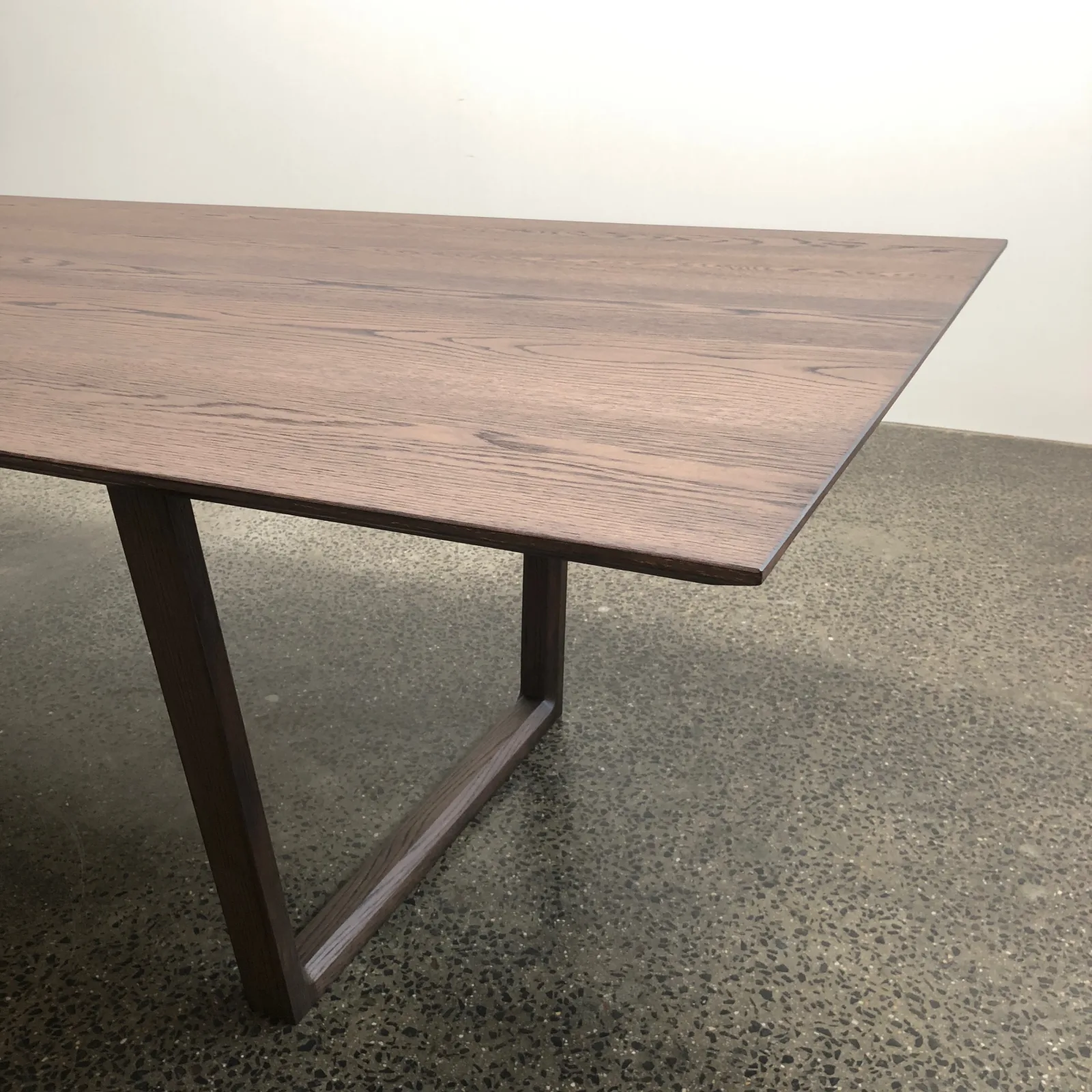 Nina Table view 3