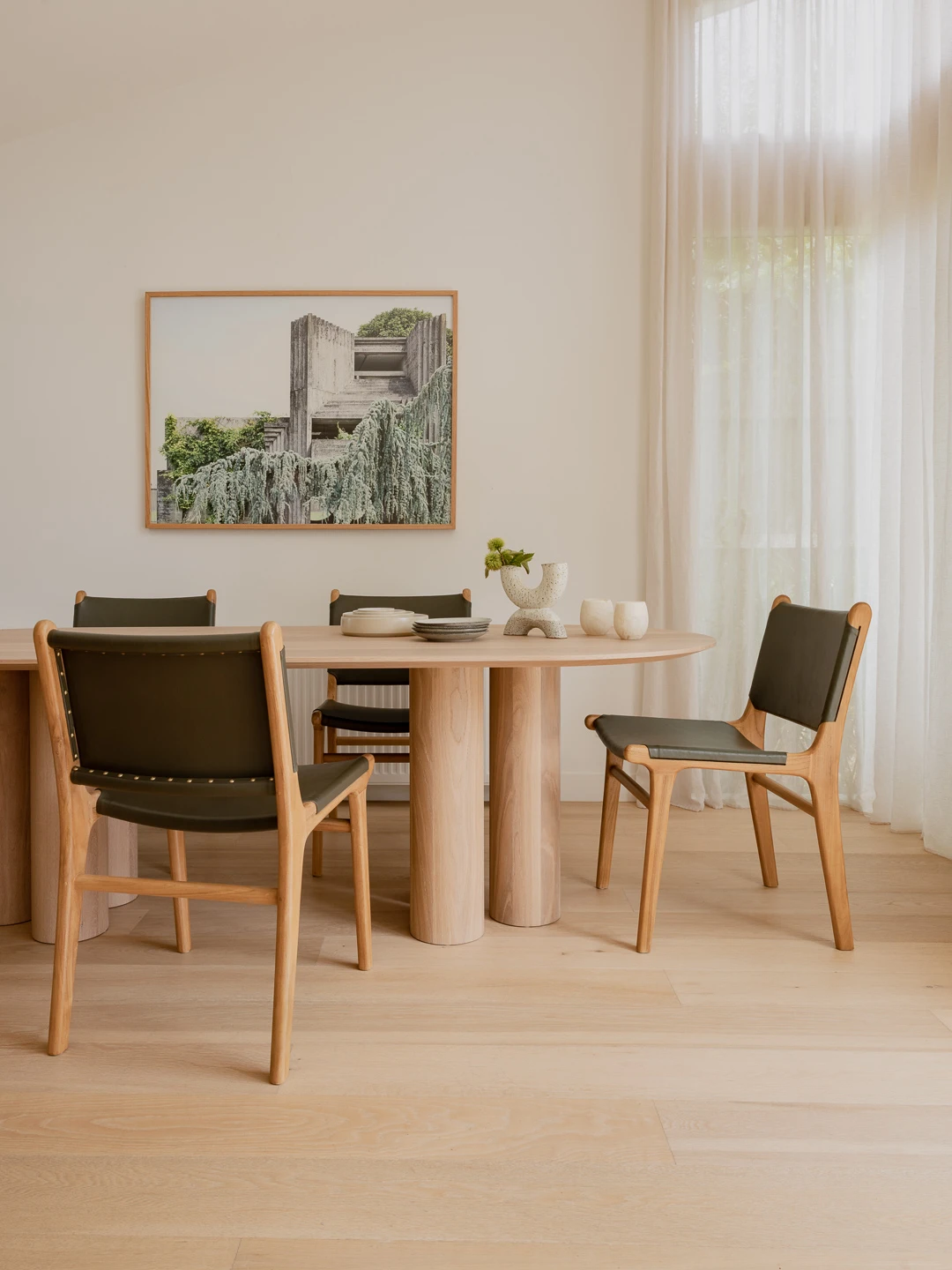 Pillar Table